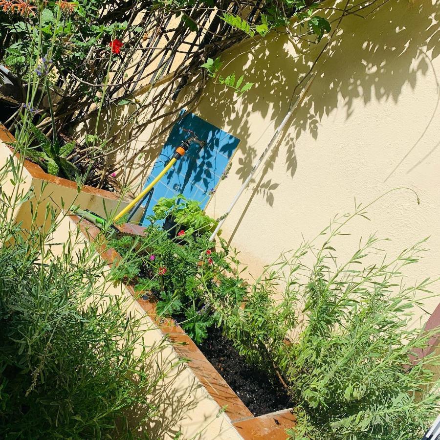 فندق La Finestra Nel Giardino نابولي المظهر الخارجي الصورة
